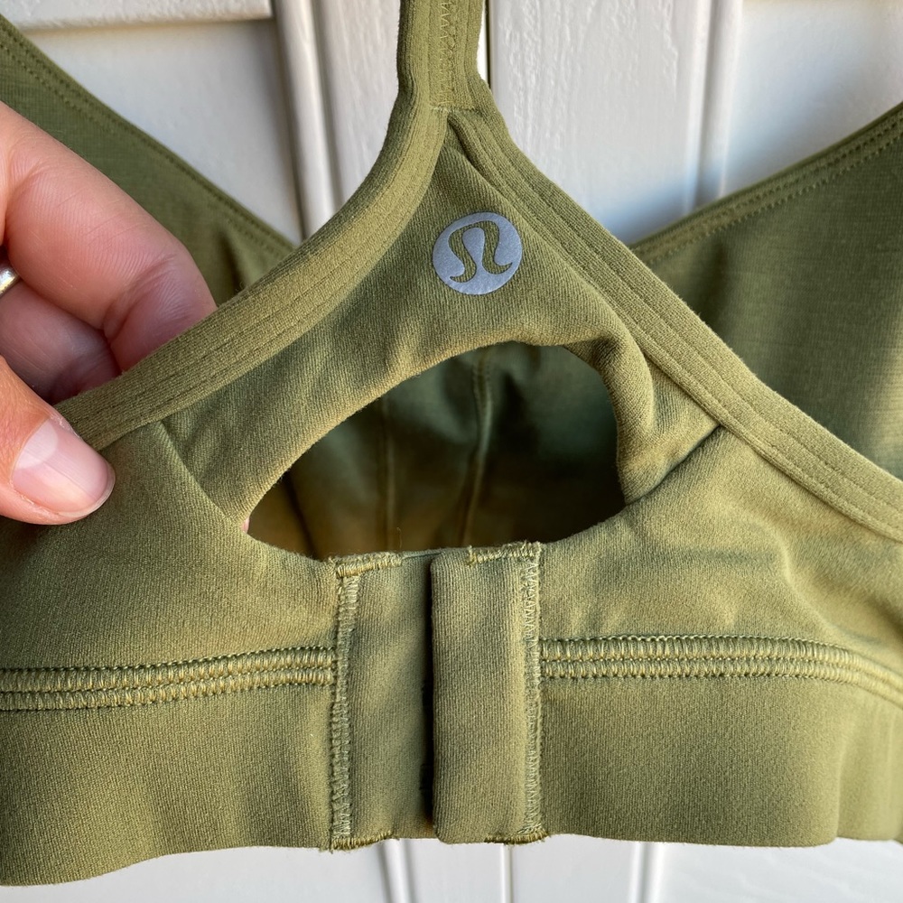 Lululemon sports bra